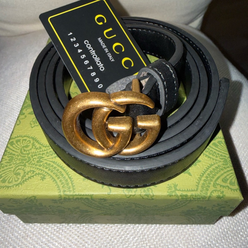 Gucci Black Leather Belt with Gold Buckle - Picture 2 of 5